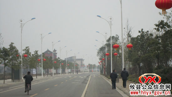 张灯结彩靓“梅城”　攸县市政园林处加紧美化街道