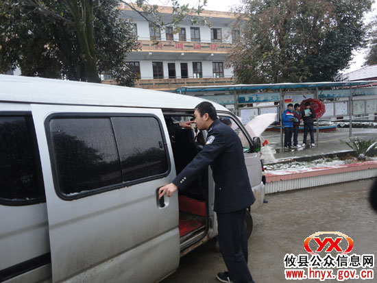 攸县柏市派出所为放假学生乘车保驾护航