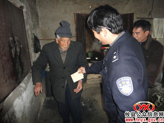 攸县柏市派出所民警走访全镇辖区各村困难户