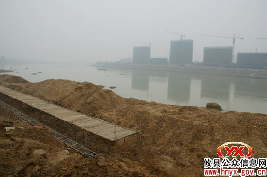 汛期来临前，攸县抓紧城南防洪堤建设