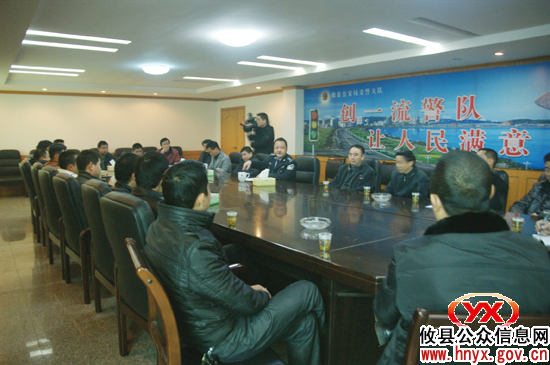 攸县交警大队组织公车驾驶员开展交通安全教育学习活动