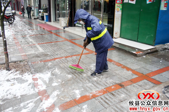 【抗雪防冻】冻人的天气里，近四百名环卫工人更动人