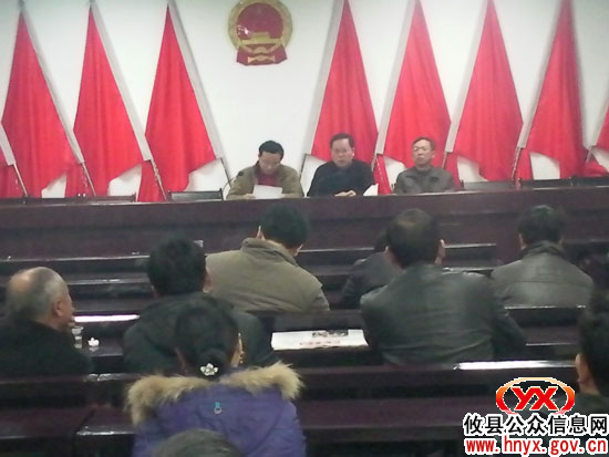 谭智勇一行到皇图岭镇走访慰问县人大代表