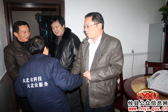 谭智勇、李能斌、宾玉良等走访慰问部分困难家庭和驻攸武警官兵