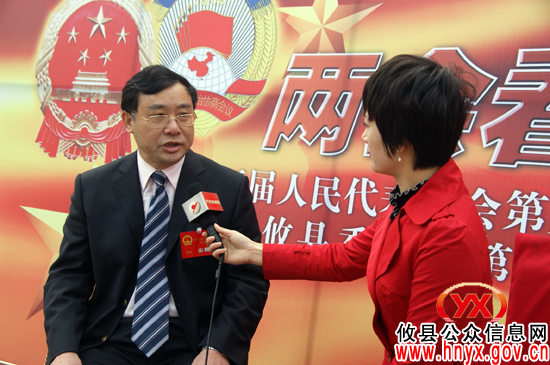 攸县十五届人大五次会议秘书长谭小宁答记者问