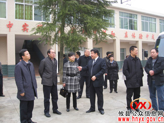 铁道部劳卫司副司长韩树荣一行到网岭镇督查卫生工作