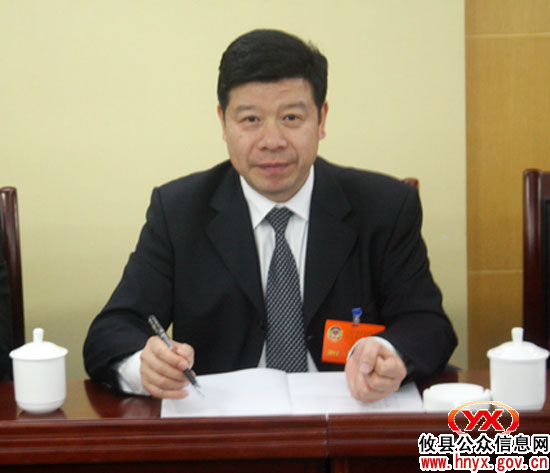 邝邹飞、夏玉珠等县领导参加政协委员分组讨论