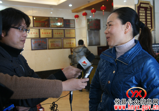 【“两会”快线】今晚，县人大代表在忙着撰写建议、议案