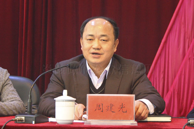 李晖要求全县政法战线：为创造和谐稳定社会环境而努力