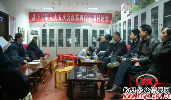 【“两会”快线】县人大代表继续分组讨论人大常委会及“一府两院”工作报告