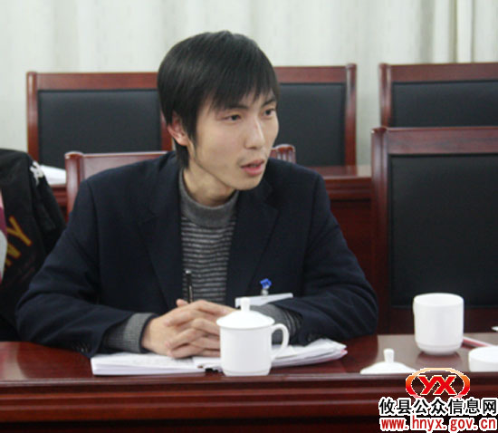 邝邹飞、夏玉珠等县领导参加政协委员分组讨论