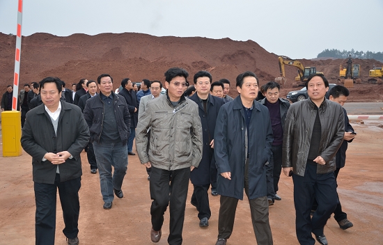 王群2月15日考察职教城建设工作/图