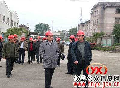 山东兖矿集团副总经理石学让一行到湘东化机考察