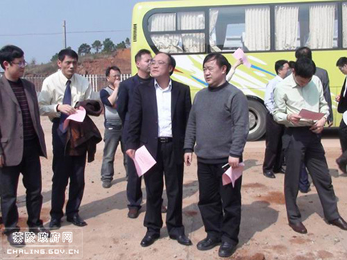 广东佛山市副市长李子甫一行到茶陵县考察陶瓷产业园建设情况