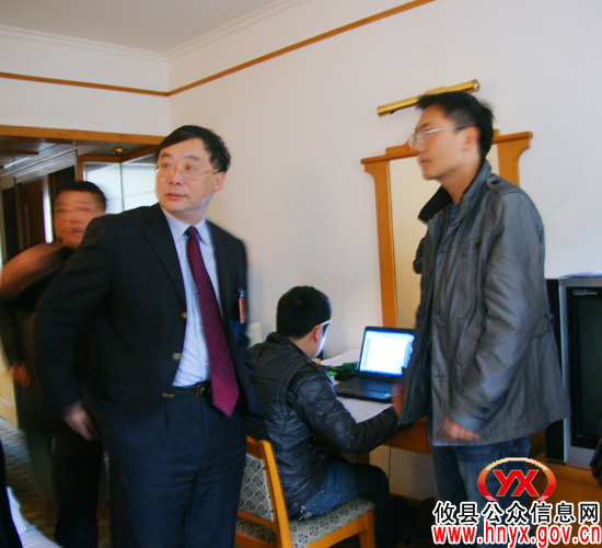 【“两会”快线】谭小宁看望慰问大会新闻工作者
