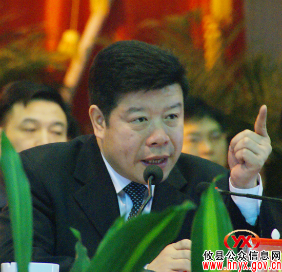 【“两会”快线】在县人大十五届五次会议闭幕式上，邝邹飞妙语连珠