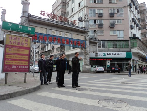 教授指点，特色街建设在着手