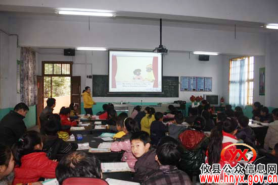 攸县酒埠江镇中心完小开展课堂教学模式探讨活动