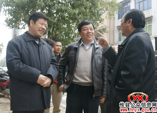 省卫生厅党组书记肖策群一行来攸县进行医改工作督查