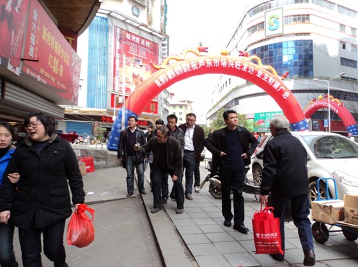教授指点，特色街建设在着手