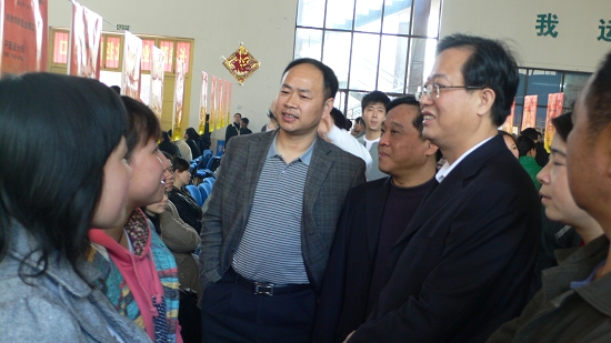 长株潭三市联手在株举办招聘会/图