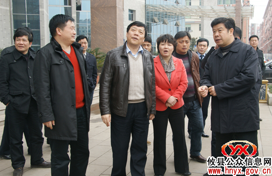省卫生厅党组书记肖策群一行来攸县进行医改工作督查