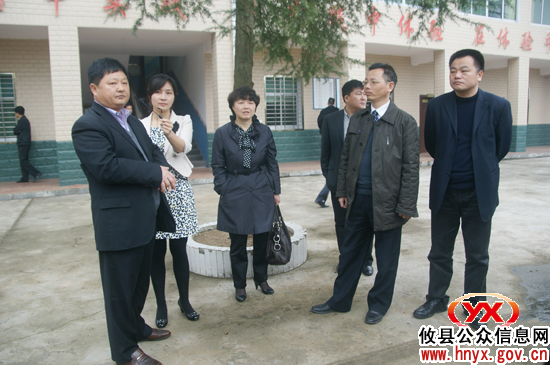 岳阳市云溪区聂金华一行来攸县考察城乡环卫综治工作