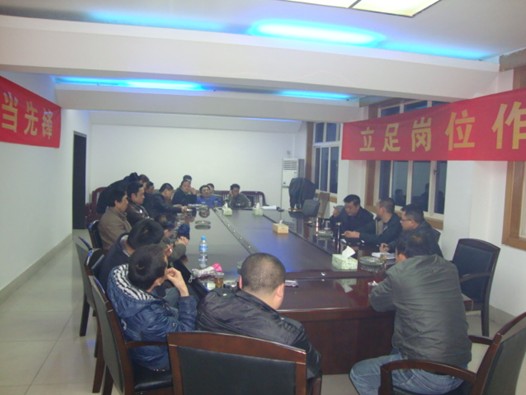 环卫车队展开驾驶员安全教育