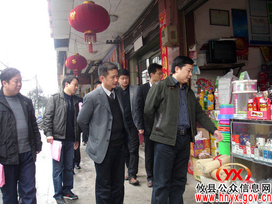 熊炜率队上街参与“三创四化”规劝活动