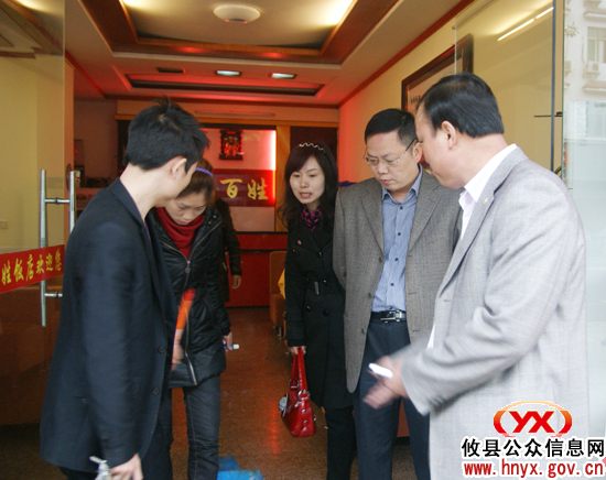 谭智勇带队开展规劝　引导市民自觉摈弃陋习