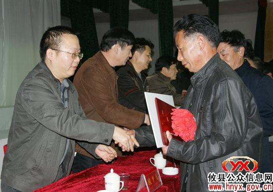攸县市场服务中心召开大会　56名经营户受表彰