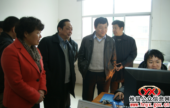 省卫生厅党组书记肖策群一行来攸县进行医改工作督查
