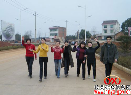 攸县桃水镇政府组织机关干部徒步活动