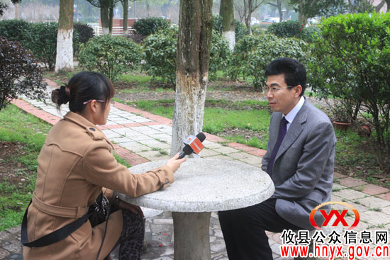 王卓文接受县电视台采访并对攸县《“十二五”规划纲要》发表看法