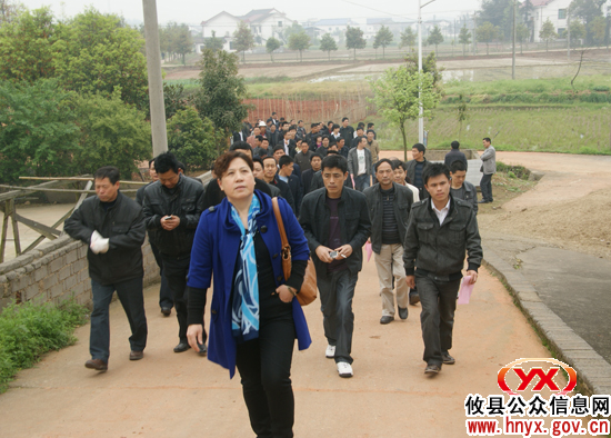 岳阳市组织近百名村“官”来攸县考察学习新农村建设