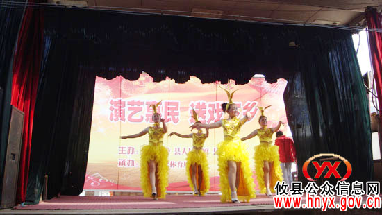 攸县文体局送戏下乡深受槚山乡群众欢迎