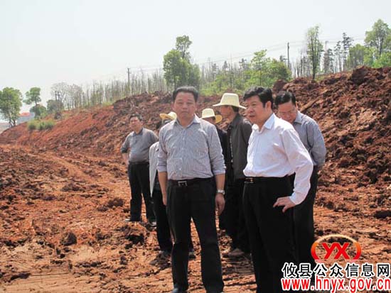 邝邹飞一行到文化园实地考察论证环湖设计方案