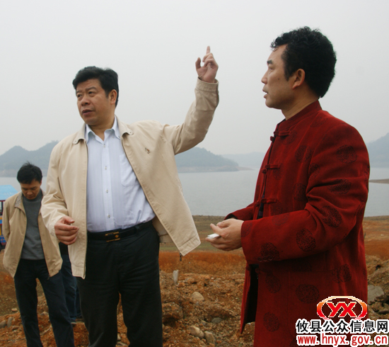邝邹飞率有关县领导到酒仙湖景区开展旅游工作调研