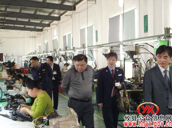 市工商局杨冬奇一行来攸县指导企业申报驰名商标