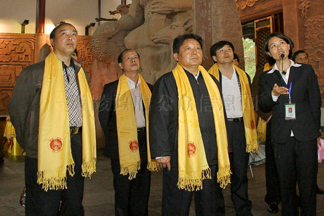 中共中央党校副校长孙庆聚拜祭中华始祖炎帝神农氏