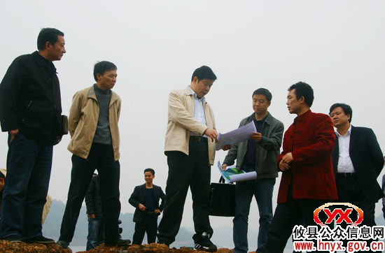 邝邹飞率有关县领导到酒仙湖景区开展旅游工作调研