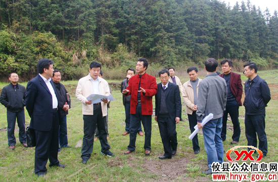 邝邹飞率有关县领导到酒仙湖景区开展旅游工作调研