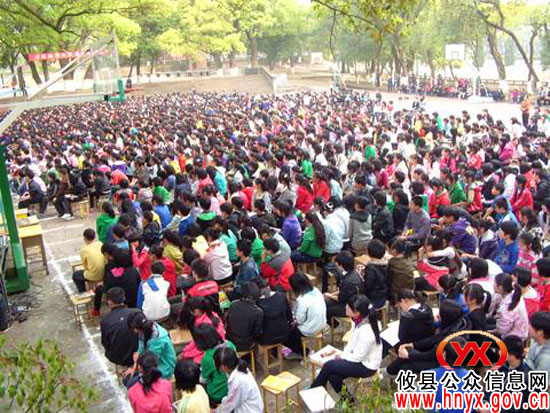 攸县二中迎来“感恩让你飞得更高”全国巡回演讲团