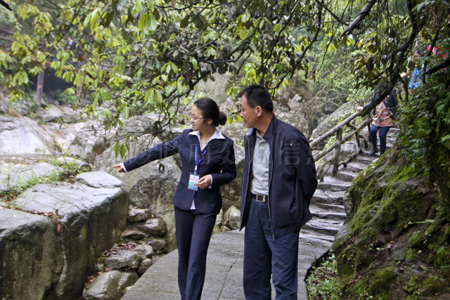 国家财政部人事教育司副司长张猛一行来我县考察旅游工作