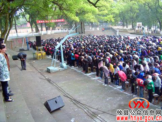 攸县二中迎来“感恩让你飞得更高”全国巡回演讲团