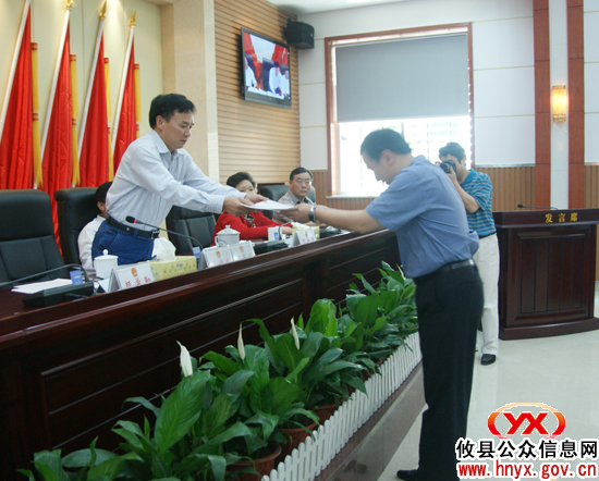攸县召开第十五届人大常委会第二十六次会议