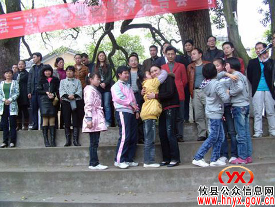 攸县二中迎来“感恩让你飞得更高”全国巡回演讲团