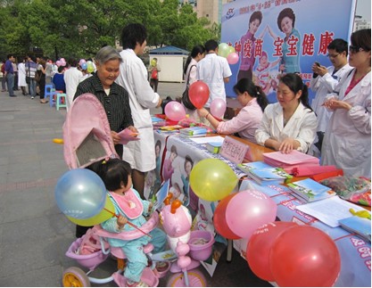 2011年芦淞区预防接种周活动拉开帷幕