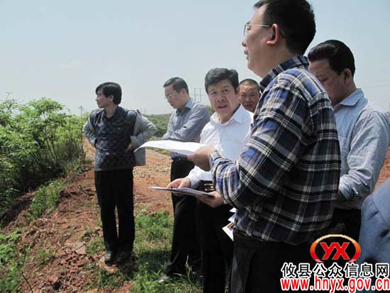 邝邹飞一行到文化园实地考察论证环湖设计方案