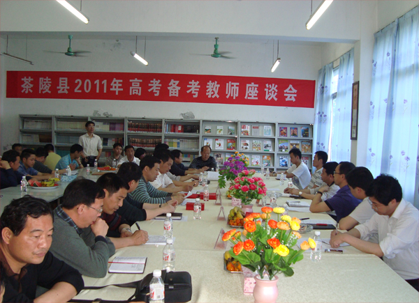 毛朝晖一行视察高三教学情况